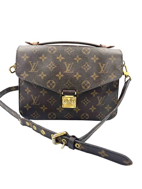 pochette 26 louis vuitton|Louis Vuitton Pochette métis monogram.